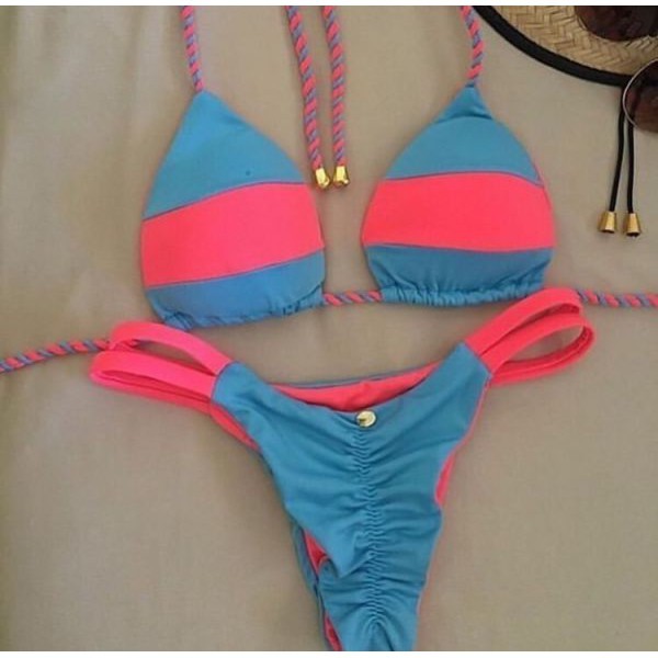 Biquíni Ozana calcinha dupla face azul bebê com rosa neon - bojo removível e calcinha empina bumbum