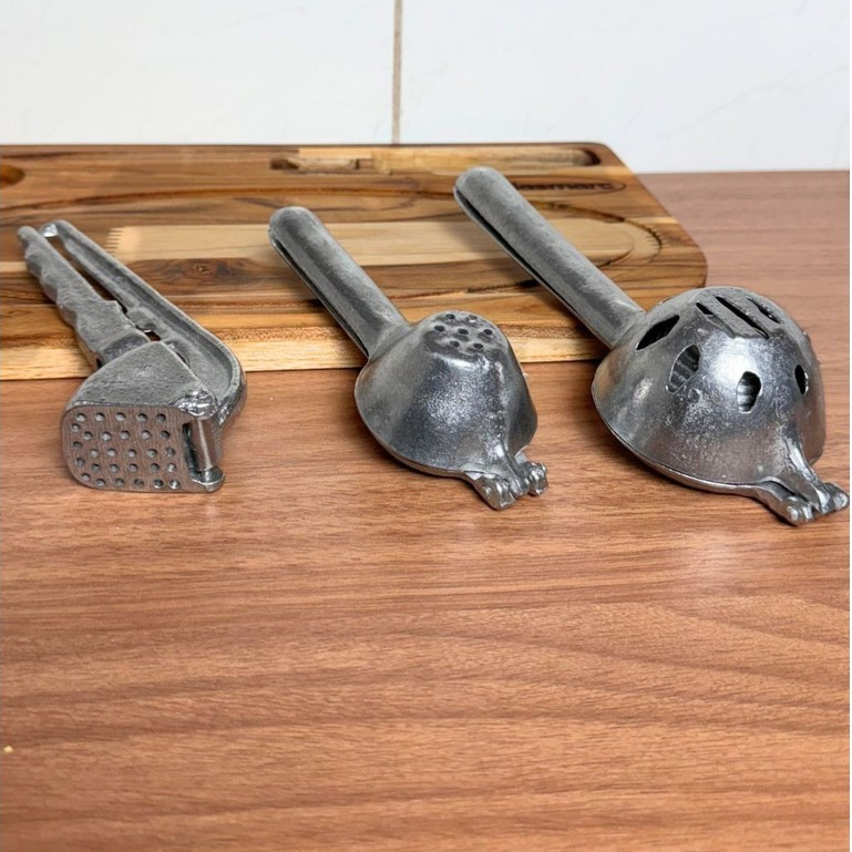 Conjunto de Espremedores 03 Peças  em Alumínio Reforçado: Espremedor de Limão, Laranja e Alho