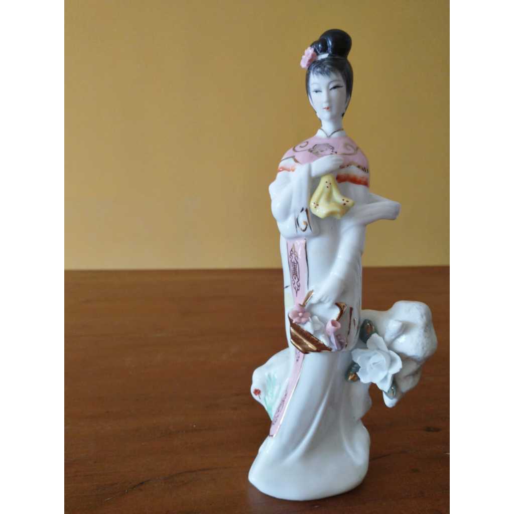 JAPÃO, Escultura "Gueixa", em porcelana, USADO, ITEM DE COLEÇÃO, Déc 60/70, LER ANUNCIO ABAIXO, 25cm, detalhes em ouro,