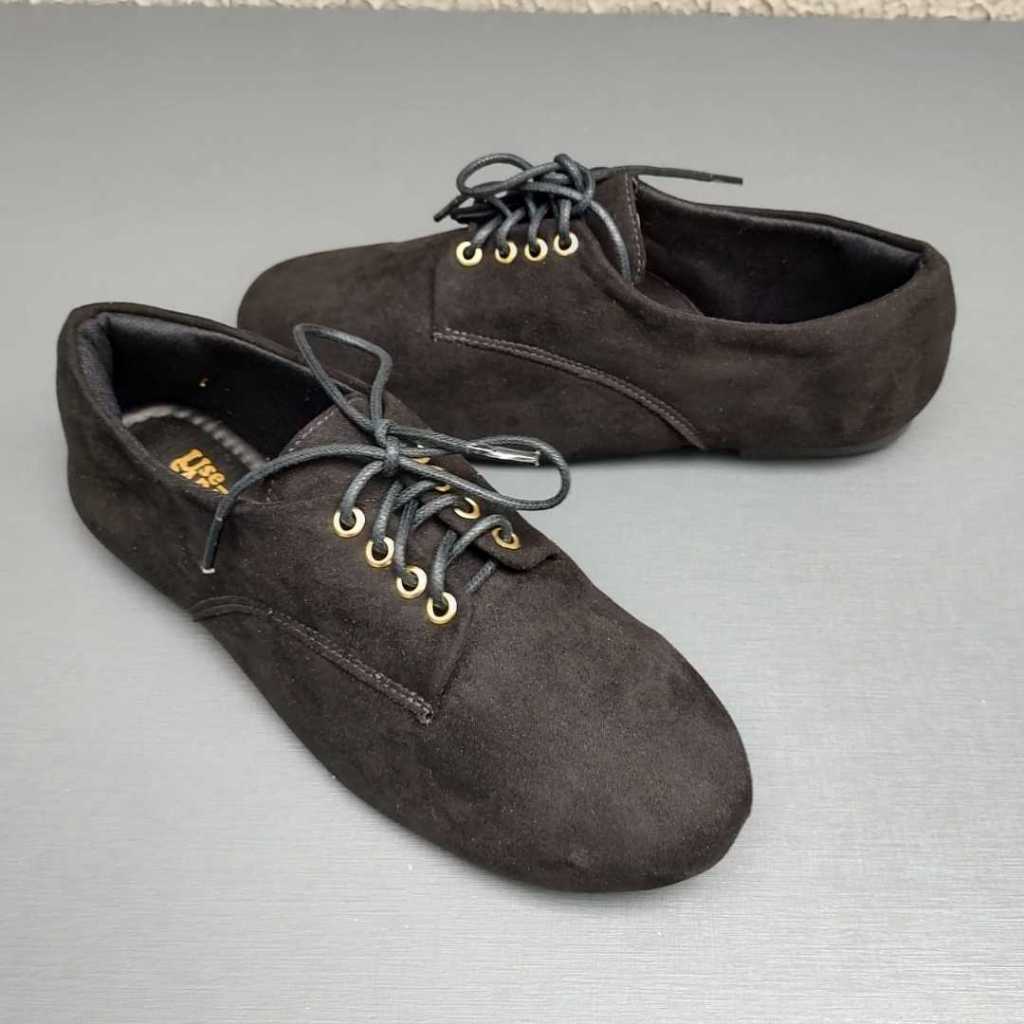 Sapato Oxford preto camurça bico redondo