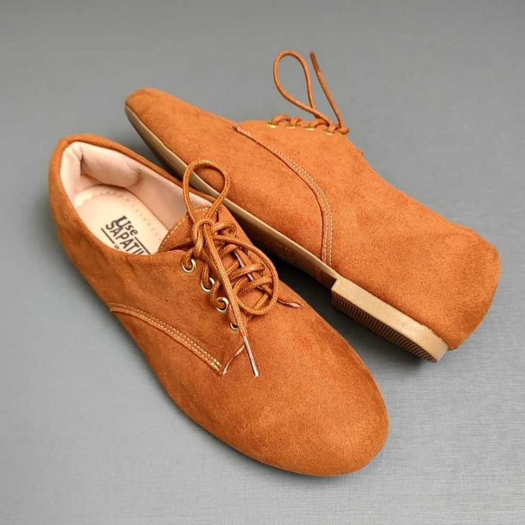 Sapato Oxford caramelo camurça bico redondo