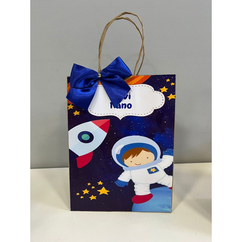 Sacolinhas Kraft Personalizadas Tema Astronauta Azul  Festa de Aniversário Doces Balas Lembrancinhas Acompanha Laço