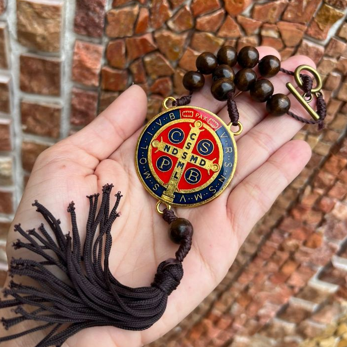 Enfeite São Bento Retrovisor de Carro Porta Dezena São Bento de Madeira em Oferta na Shopee