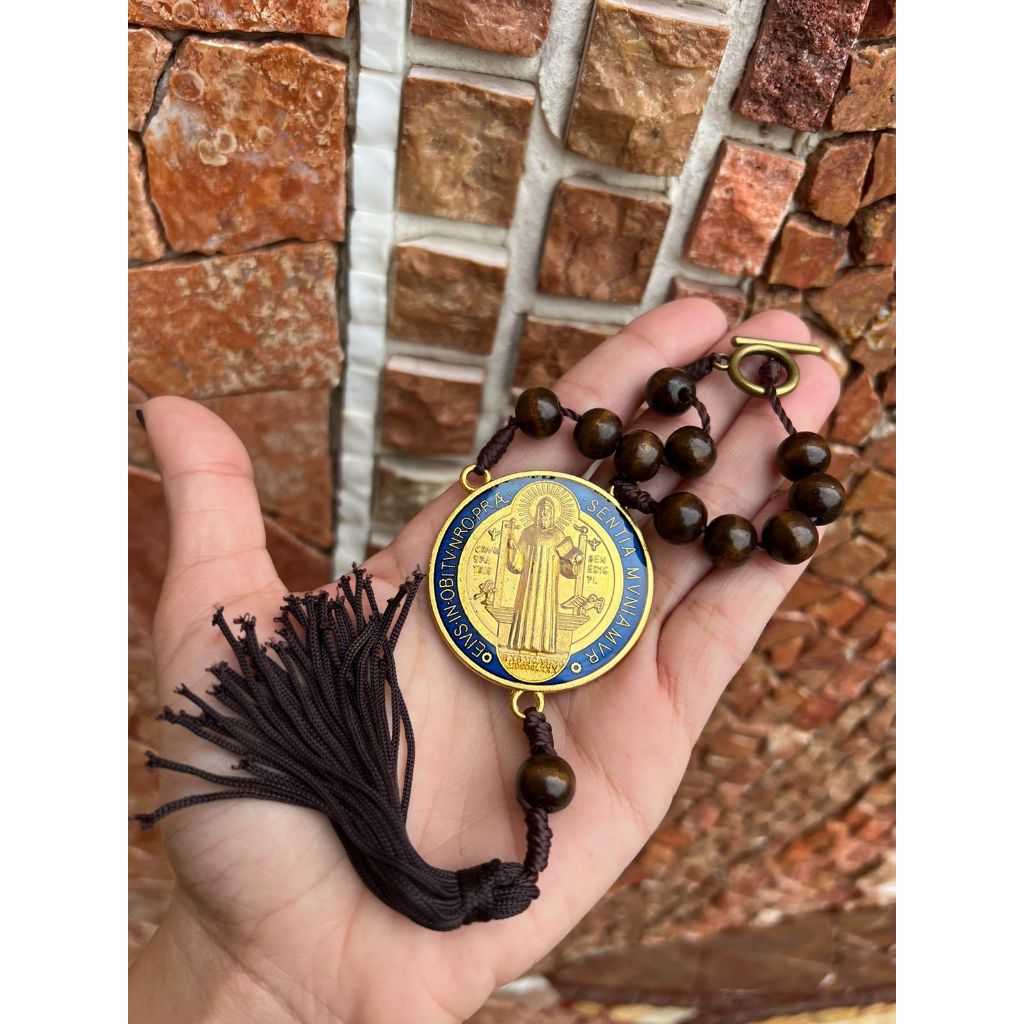 Dezena São Bento de Enfeite para Retrovisor ou Porta - Contas de Madeira 23CM em Oferta na Shopee