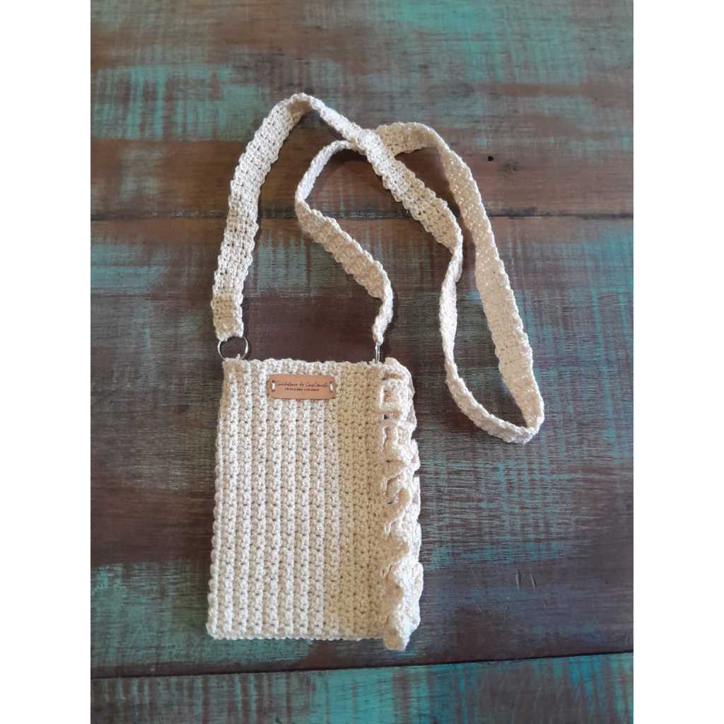 bolsa para celular em crochê bege