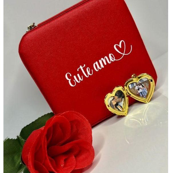 Colar Relicário com duas fotos folheado a Ouro ou Prata acompanha Porta Joias Vermelho escrito Eu te amo