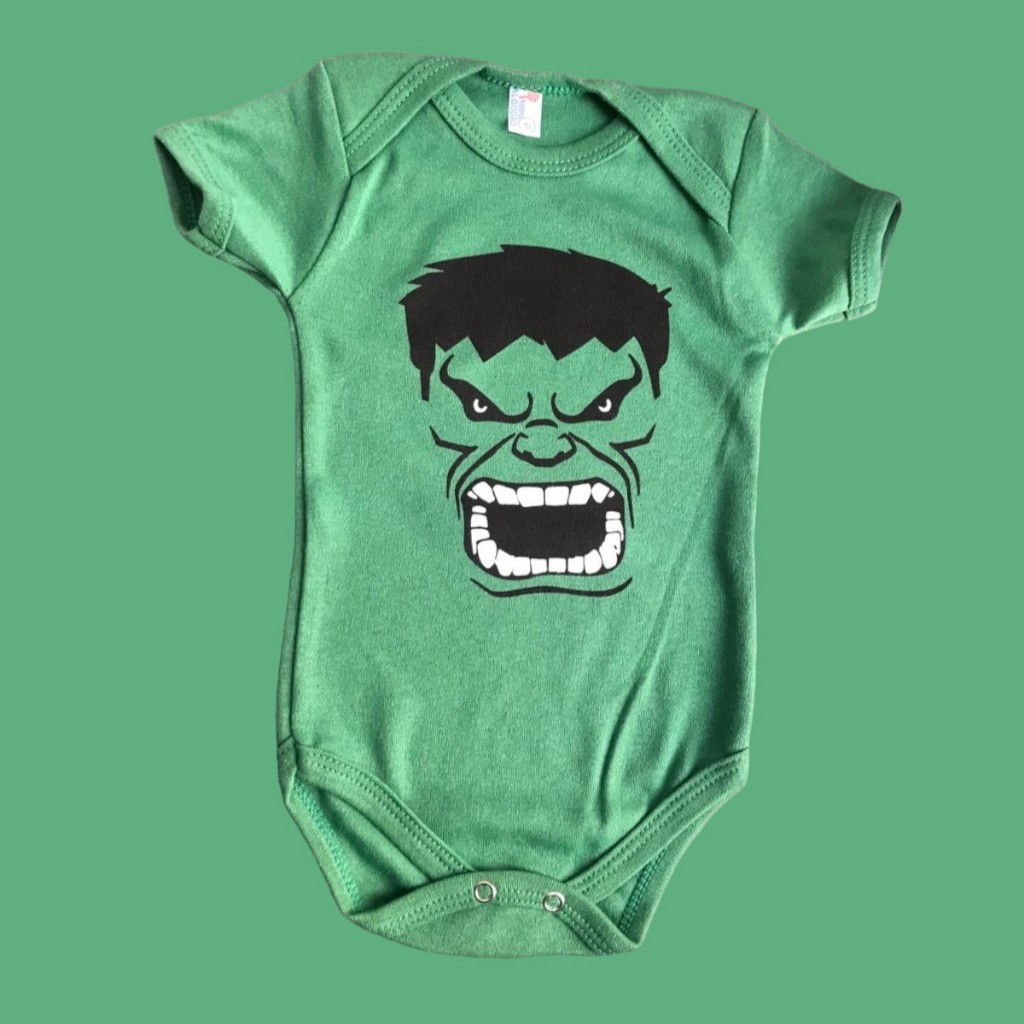 Body Bebê Manga Curta Temático Hulk Heróis Verde 100% Algodão