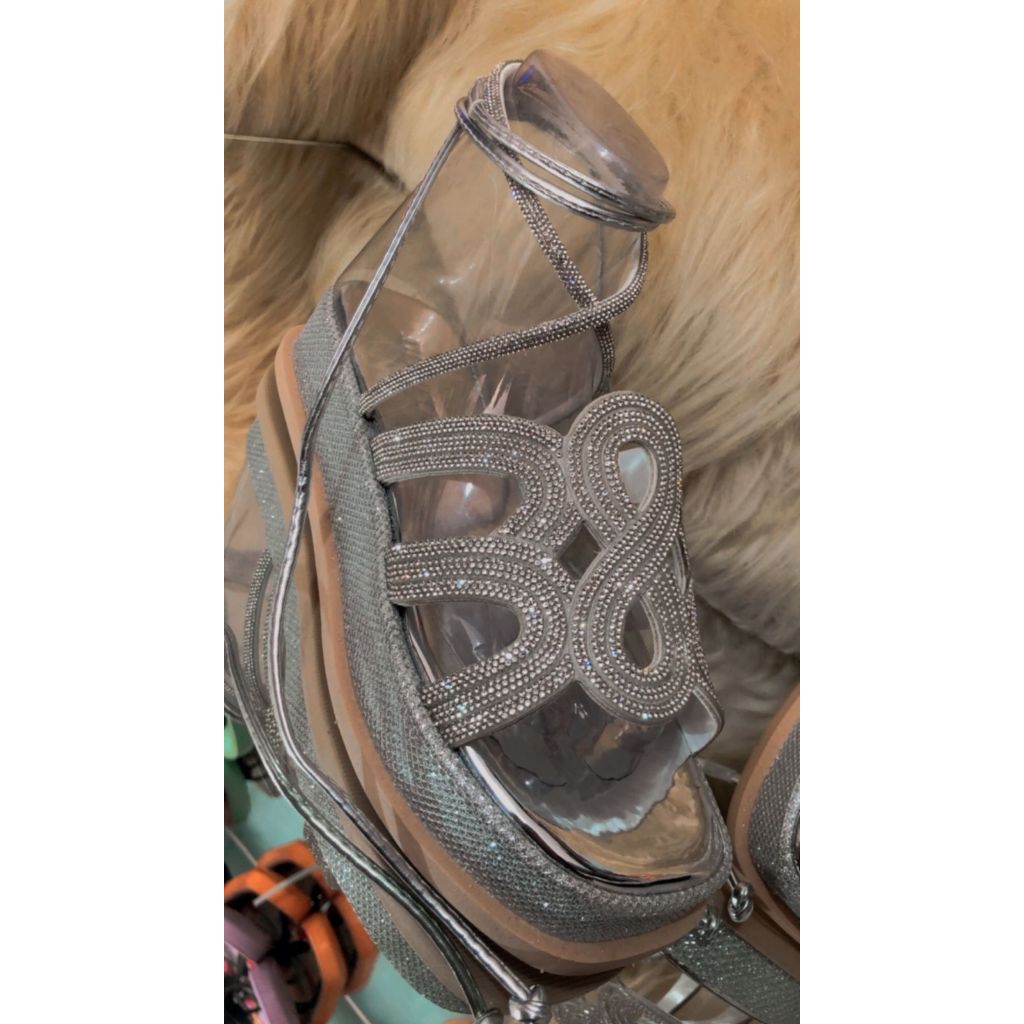 Sandália flatform feminina com amarração de strass super confortável