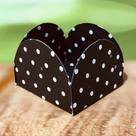 50~450 Forminhas Poá Preto/Branco Para Doces 4 Pétalas 3,3X3,3X2,2  10.15  (Nc Toys Simples)
