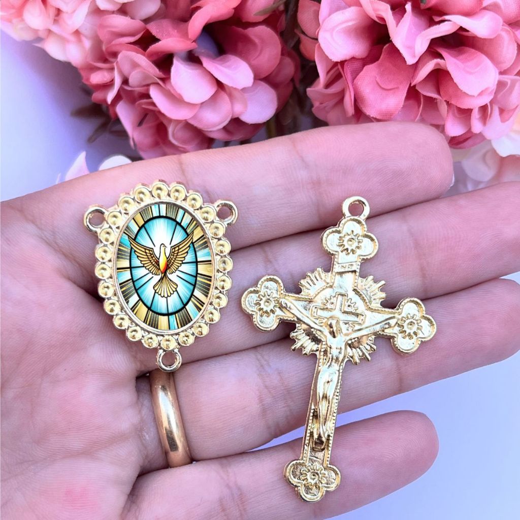 10 Crucifixos + 10 Entremeios resinados Dourado - Leia a Legenda - Santos de Devoção Católico