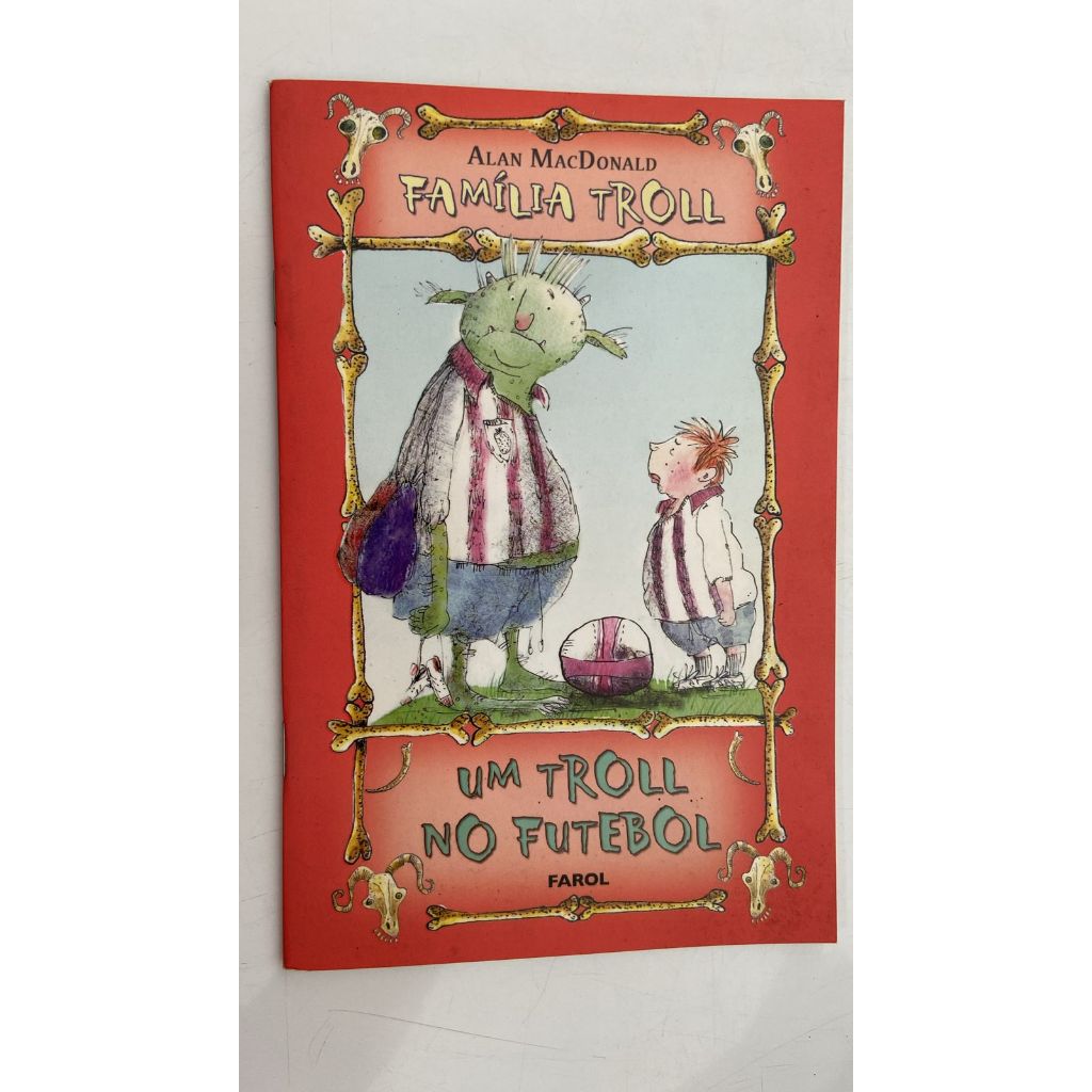 Família troll - Um troll no futebol - Alan MacDonald - Livro infantil