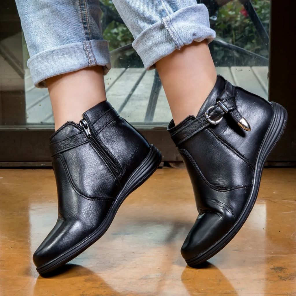 Botinha Feminina Casual Cano Baixo Sola Rasteira Bota em Couro Legítimo