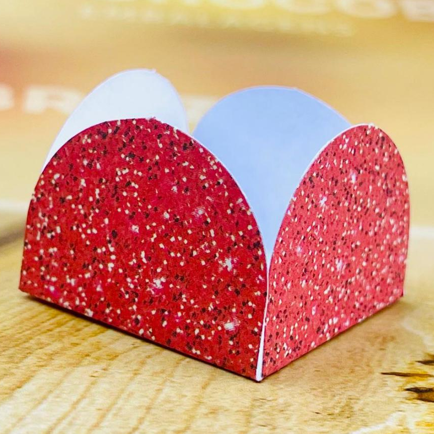 50~450 Forminhas Para Doces Imitação Glitter Vermelho 4 Pétalas  10.86 (Nc Toys Simples)