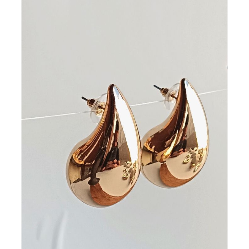 Brinco Feminino Gota Tassia "G", Brinco em Forma de Gota em Dourado e Niquel, tamanho G,  modelo top de linha, tendencia desta estação, aproveite este acessório maravilhoso.