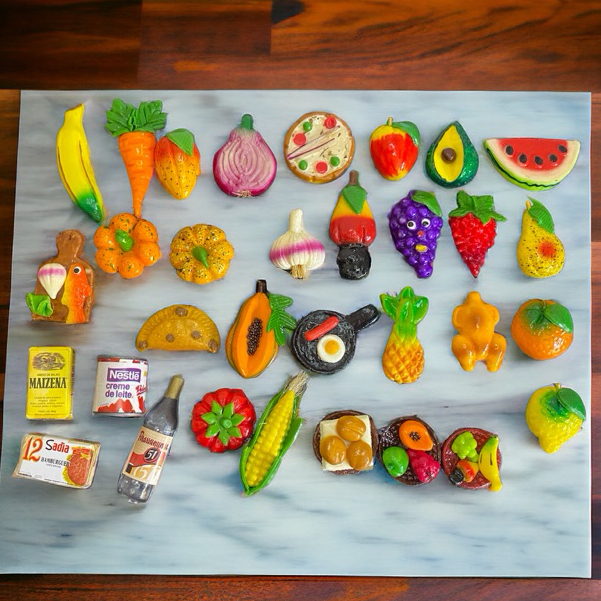Kit com 24 Ímãs de Geladeira Fofinhos Sortidos - Bichinhos, Frutas, Legumes para Cozinha
