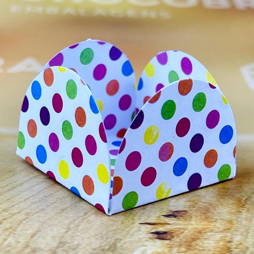 50~350 Forminhas Tema Bolinhas Coloridas Para Doces 4 Pétalas 3,3X3,3X2,2 10.49 (Nc Toys Simples)//
