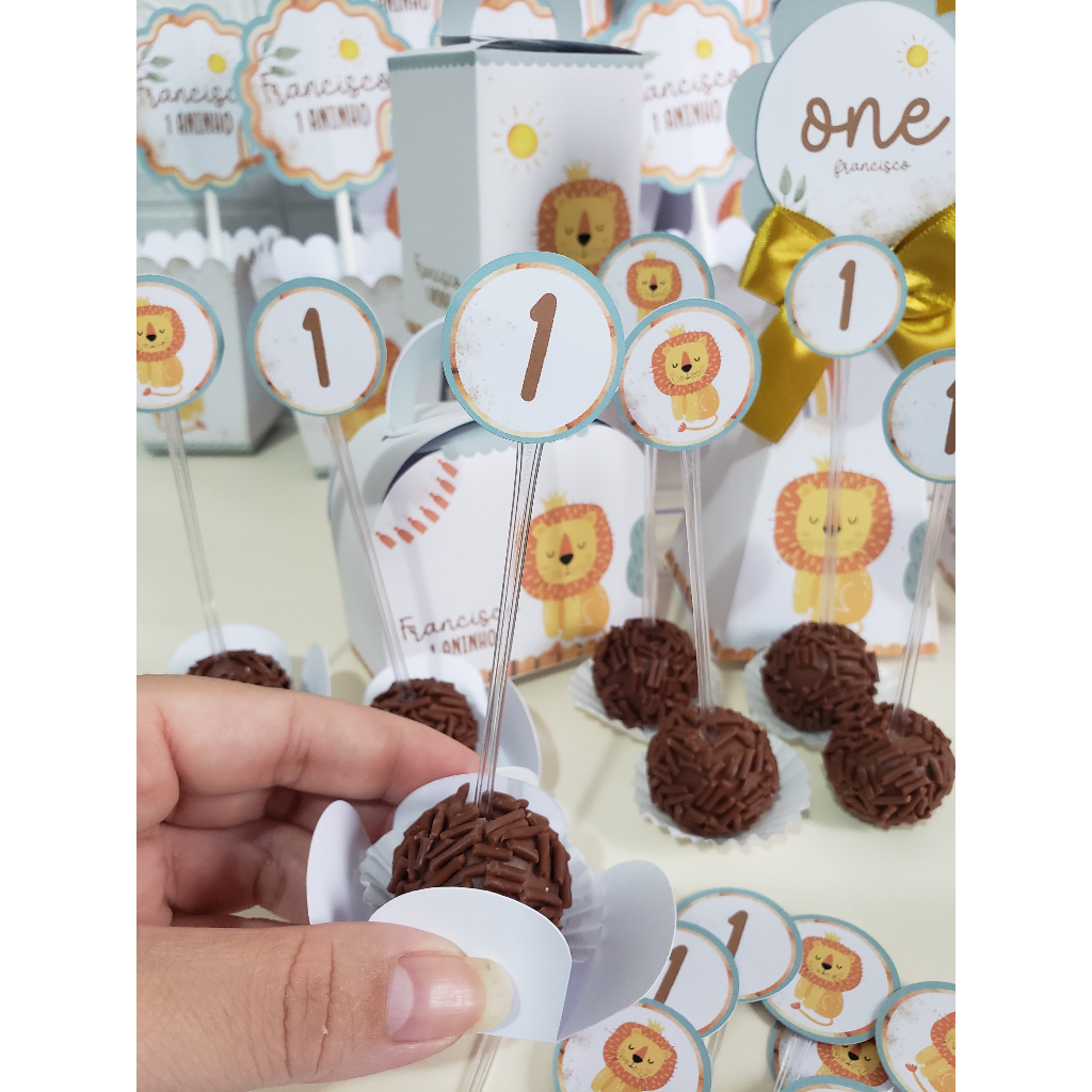 60 unidades toppers docinhos - brigadeiro tema leão - leãozinho chá de bebê - aniversário - primeiro aninho