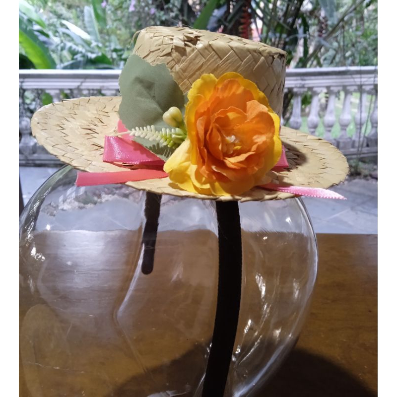 Tiara infantil com mini chapéu de palha para festa junina