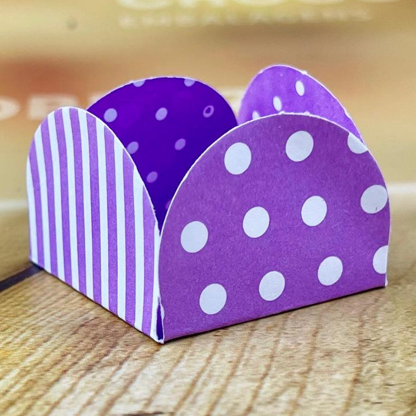 50~350 forminha 4 Pétalas para doces COR POÁ LISTRADO  LILAS 10.44 - Home & Living