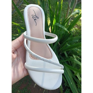 Sandália Rasteira Feminina Confortável Leve e Casual em Oferta na Shopee