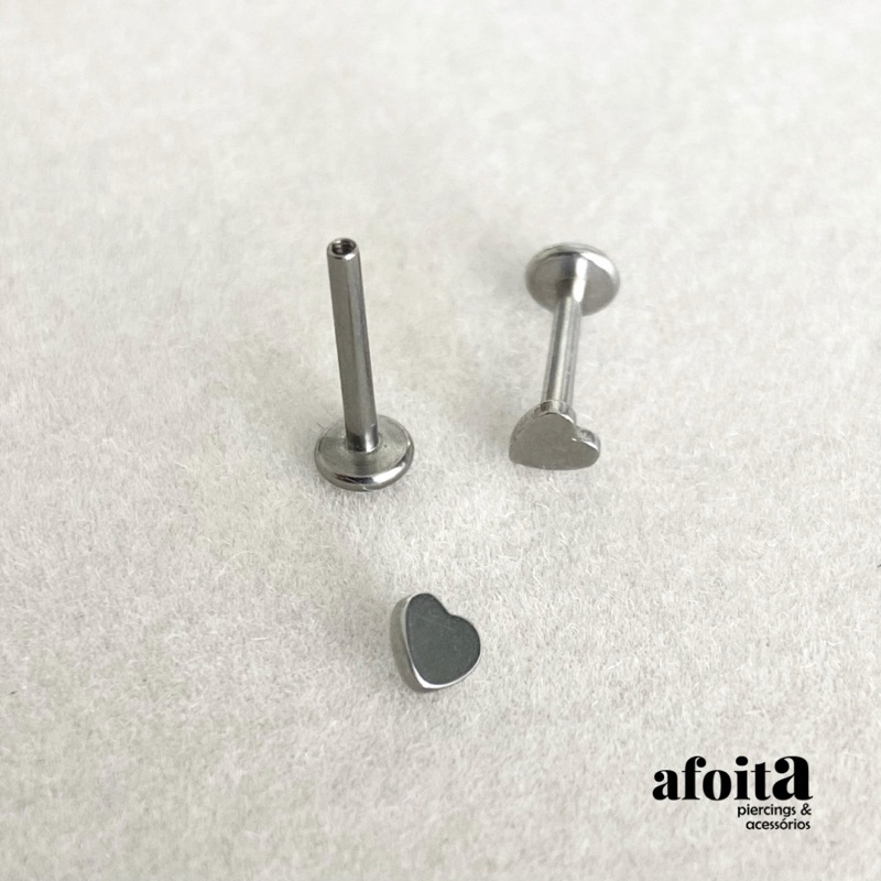 Piercing em Aço Cirúrgico Prateado Mini Coração (para tragus, helix, labret, lóbulo, flat, etc)