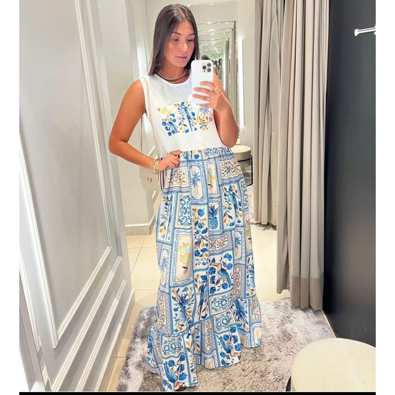 Vestido Longo Camisetão inspirado em estampas tropicais