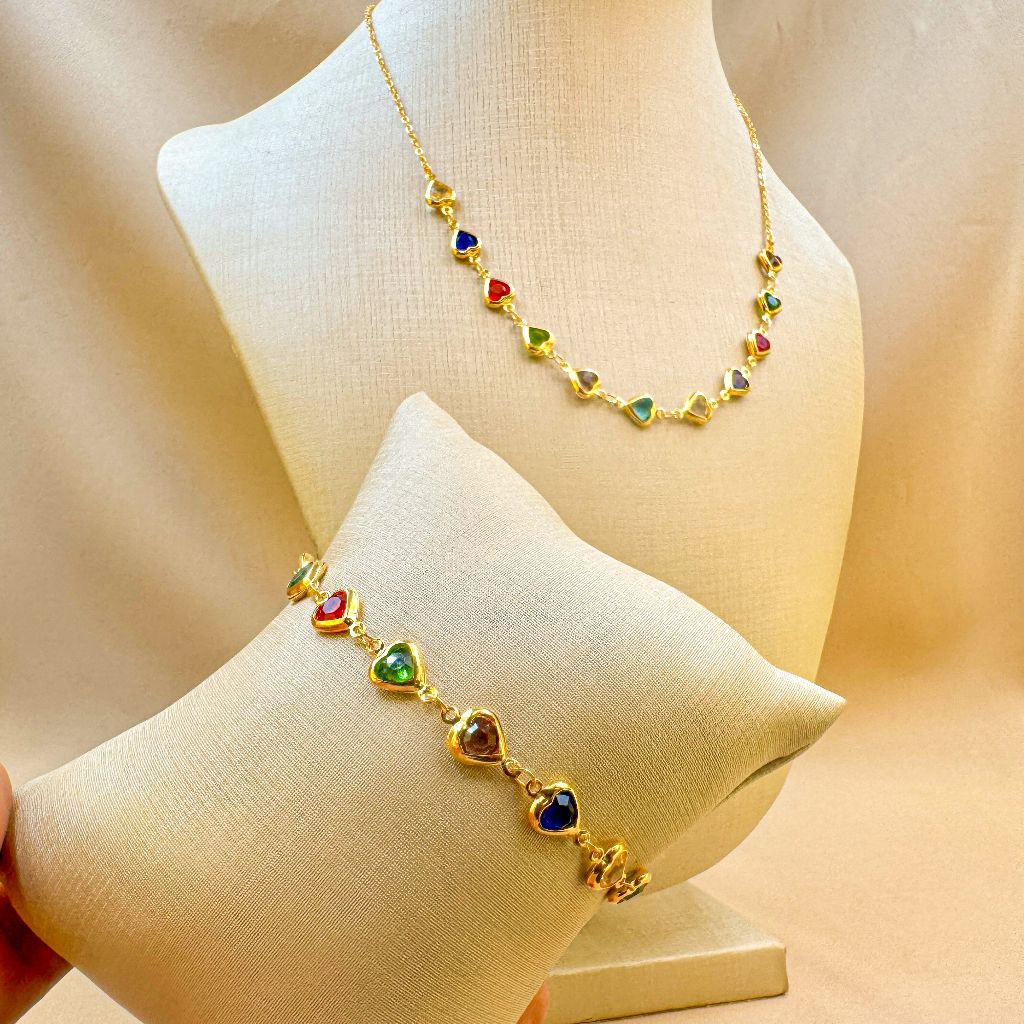 kit colar+pulseira coração pedrinhas coloridas folheado a ouro e prata