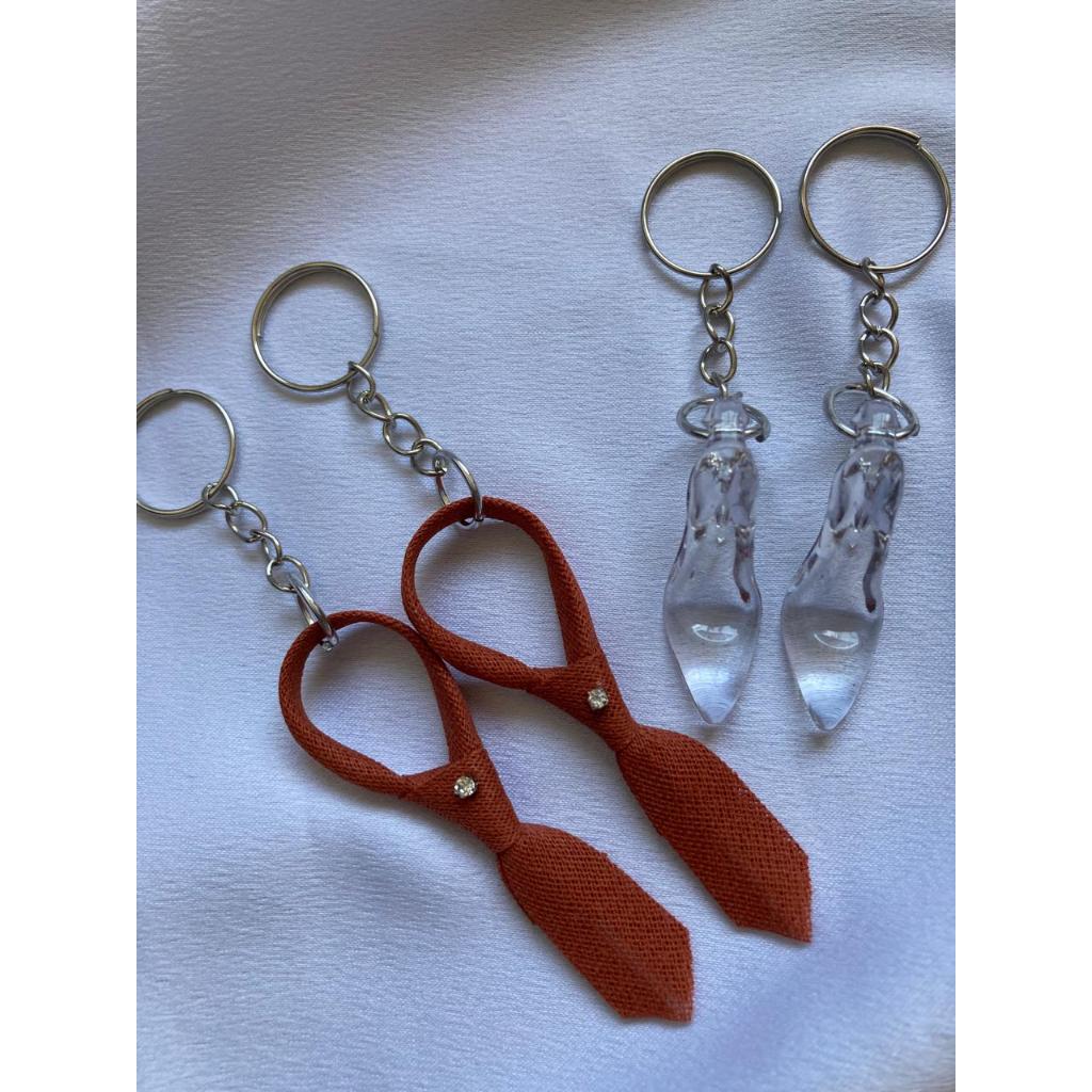 Kit de 25 chaveiros de mini gravatinhas + 25 sapatinhos com 50 Tags!