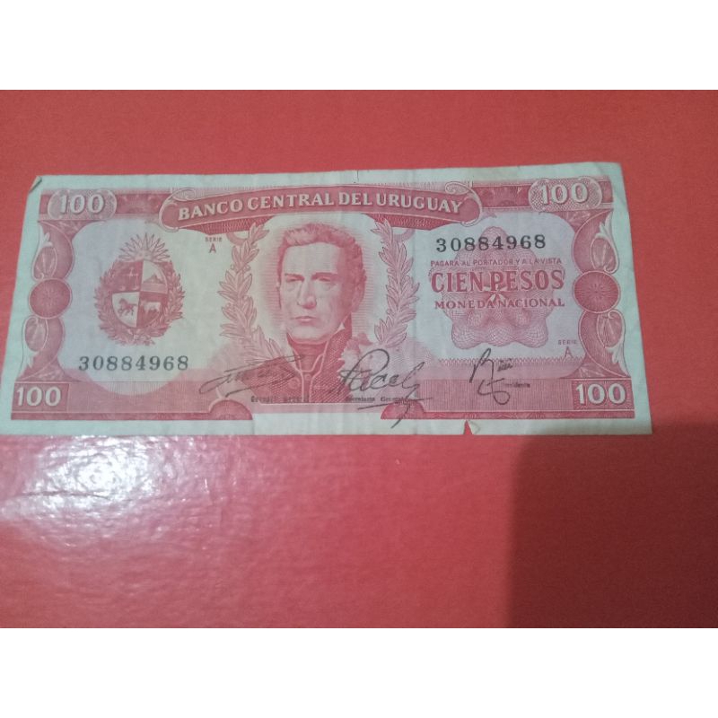 cédula do Uruguai de cien pesos