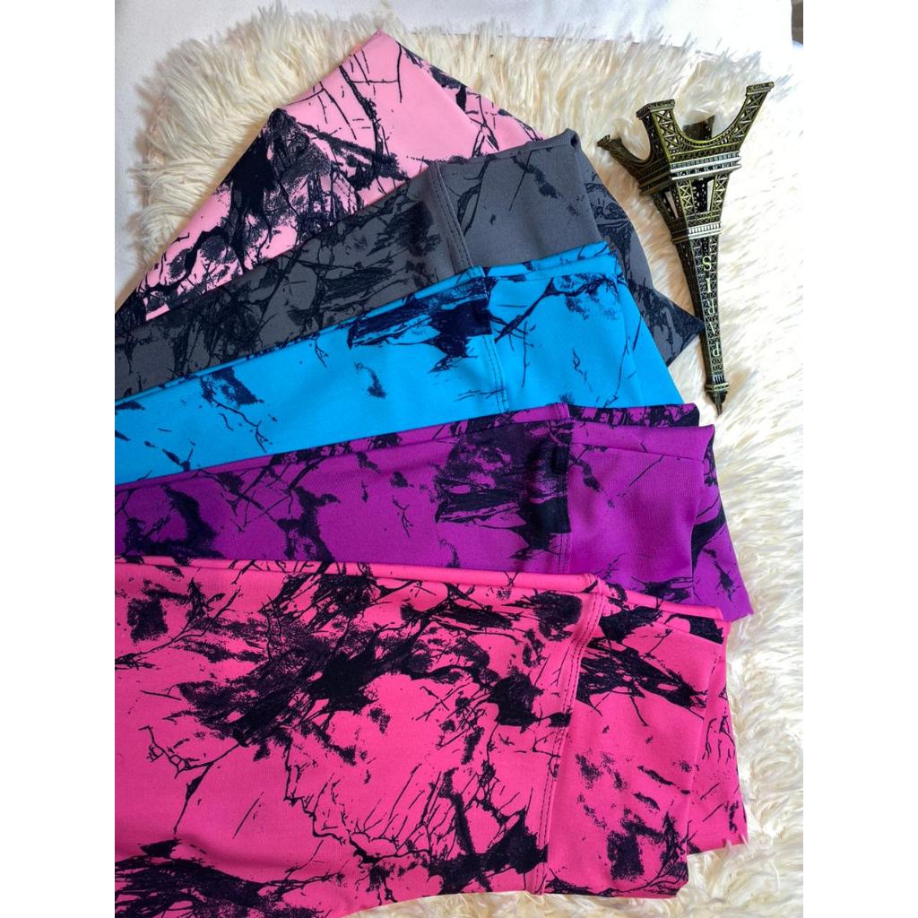 Calça Legging Tie-Dye modelo Gringa marmorizado