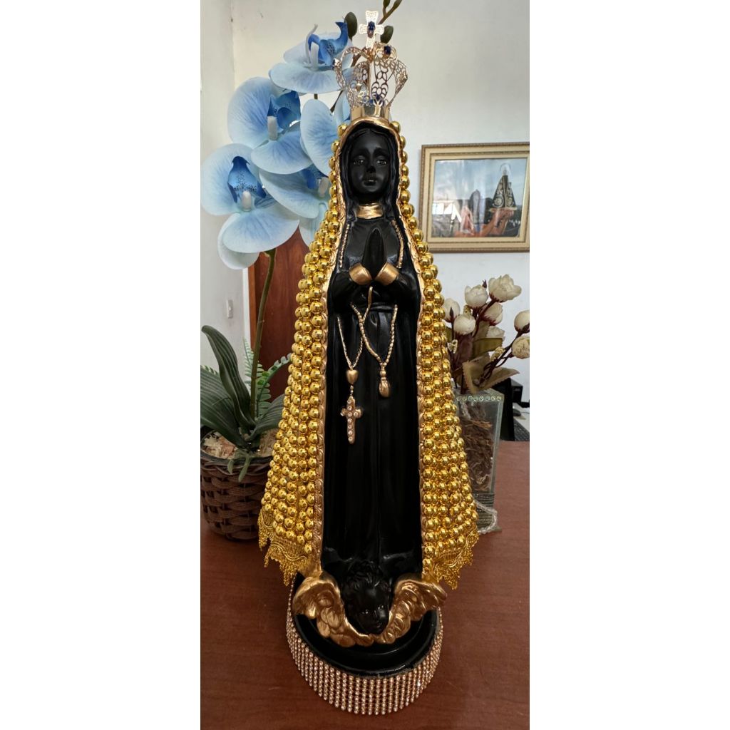 Imagem de Nossa Senhora Aparecida em 40 cm com coroa de metal ,com manto revestido de pérola azul ou dourado