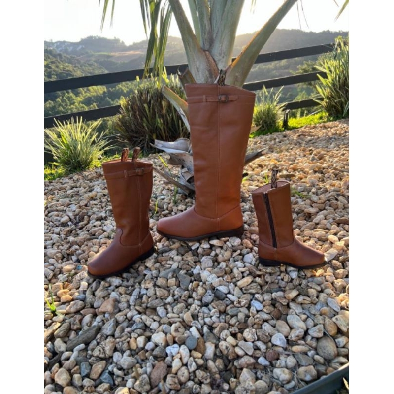 Bota infantil em couro