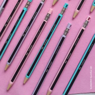 Lapiseira College c/ apontador 2.0 mm |grafite | TRIS - Unidade ou kit c/3 - rosa, verde ou roxo. em Oferta na Shopee