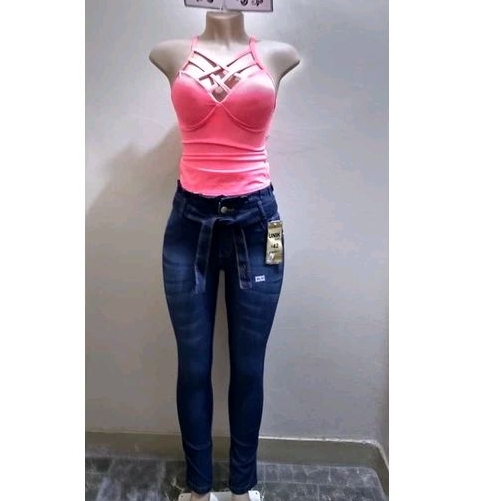 CONJUNTO LOOK: Blusa feminina transpassada alcinha com bojo + Calça Jeans Feminina Clochard
