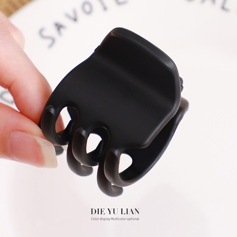 Kit com 12 Piranhas tridente prendedor de cabelo cores preta,transparente,colorido e quente em Oferta na Shopee