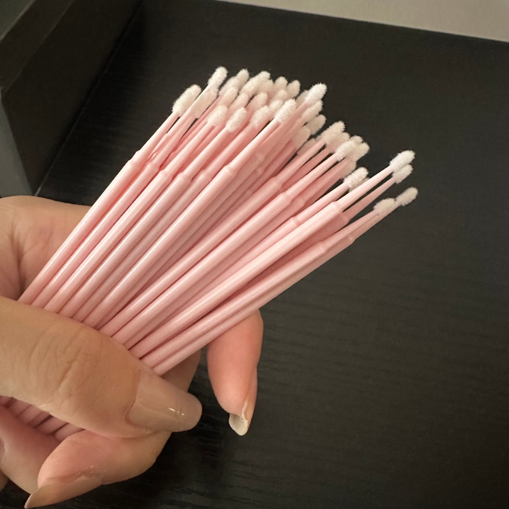 100 unidades Pincel Aplicador Descartável Gloss e Batom/Extensão de cílios/ Cotonete/Vareta de limpeza/Maquiagem em Oferta na Shopee