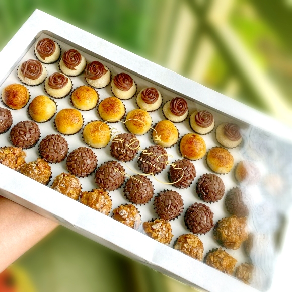 Caixas Para 50 Brigadeiros Gourmet Confeitaria Doce Docinho Com Visor Kit 5~20 em Oferta na Shopee