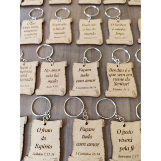 Chaveiros MDF Pergaminho Versículo Bíblico SORTIDOS lembrancinha cristã festividade igreja em Oferta na Shopee