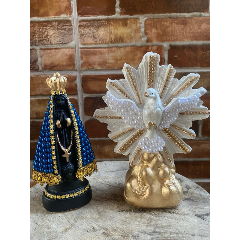 kit imagem de Nossa Senhora Aparecida 15cm com perolas azul e Divino Espirito Santo de mesa com perolas e strass em Oferta na Shopee
