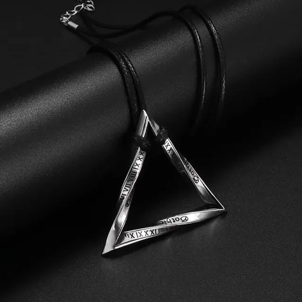Colar Corrente Masculino Nórdico Viking com Pingente Triangular Mobius Aço Cor Prata