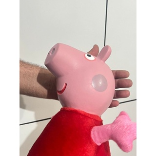 Boneca de pelúcia Peppa ping cabeça de borracha mede 40 cm grandona em Oferta na Shopee