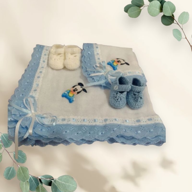 kit fralda e sapatinho de crochê Mickey cor Azul Bebê