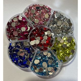 KIT CAIXINHA CHATON SEXTAVADO 6MM P/ COLAGEM APROX:1.500 PÇS em Oferta na Shopee