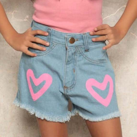 Shorts Jeans Feminino Infantil e Juvenil Estampado Coração Rosa Barra Desfiada Fashion Kids