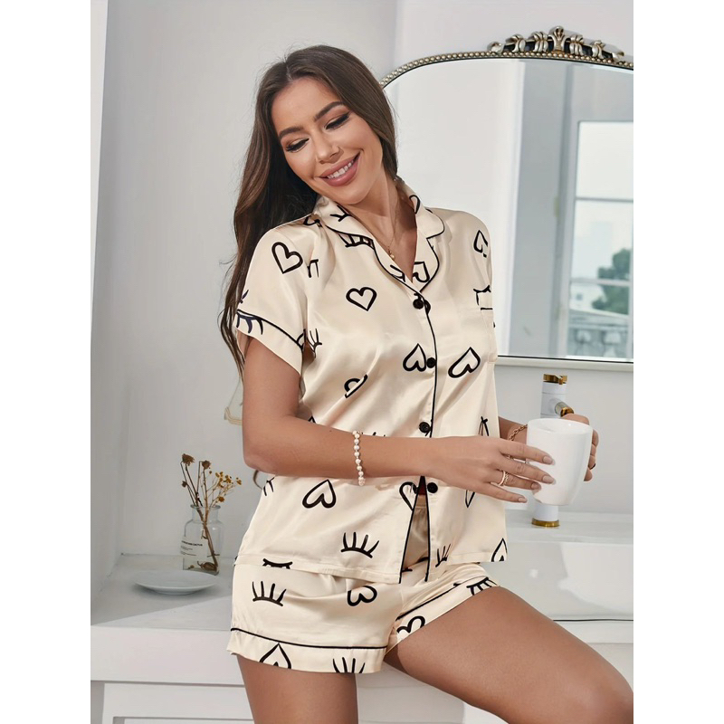 Pijama americano de cetim coração cílios