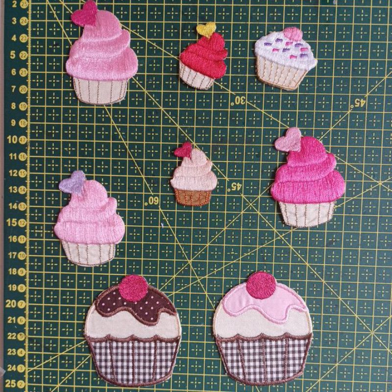 Patch Adesivo de Roupa Aplique Bordado termocolante cupcake em Oferta na Shopee
