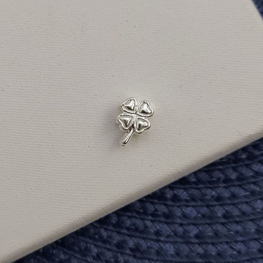 Berloque Separador Trevo Banhado a Prata 925