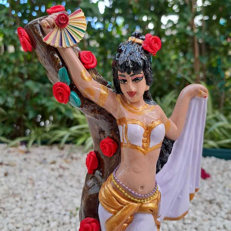 Imagem Cigana 24cm/ Cigana das Rosas/ Pomba gira/ Lilas/ Cigana Sulamita