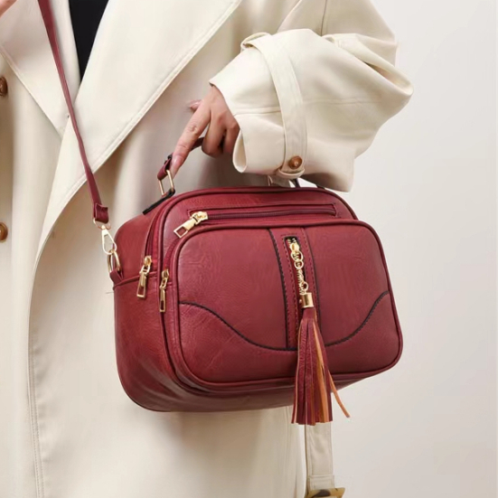 Bolsa Feminina Com Alça Lateral Transversal Faixa de Mão De Couro V2336 VT em Oferta na Shopee