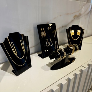 Kit de Suporte Expositores Bracelete Brincos 120 furos Colar Bijuterias e Joias de Acrílico Preto em Oferta na Shopee